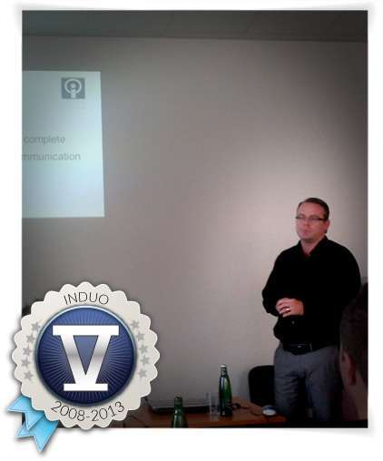 Mikael pratar på Conel distributors meeting