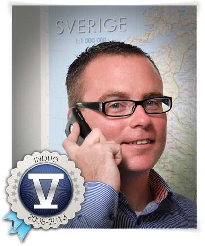 Mikael håller telefonen varm