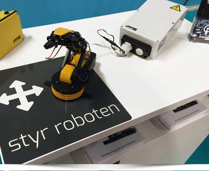 Styr roboten trådlöst