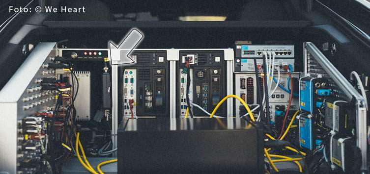 Radiomodem i bakluckan på självkörande bil