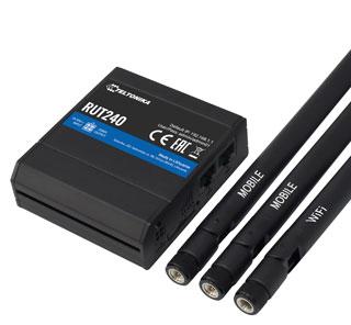 teltonika rut240 med antenner