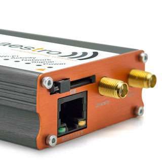 Maestro E220 Antennkontakter och SIM-anslutning